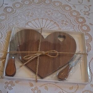 Heart-Shaped Wooden Cheese Board Set With Knives
